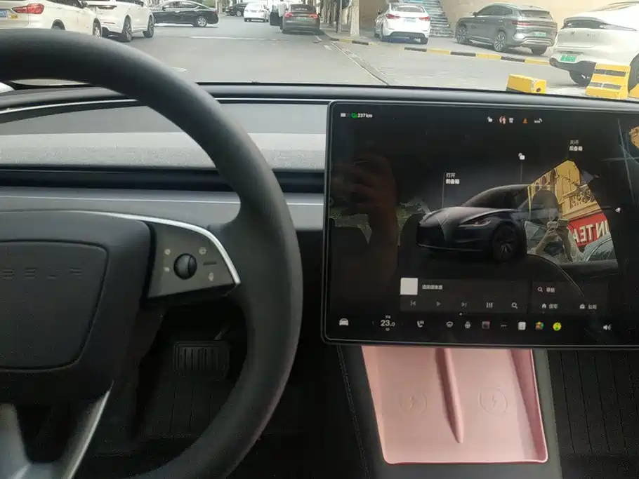 Tesla Model 3 — миниатюра 16