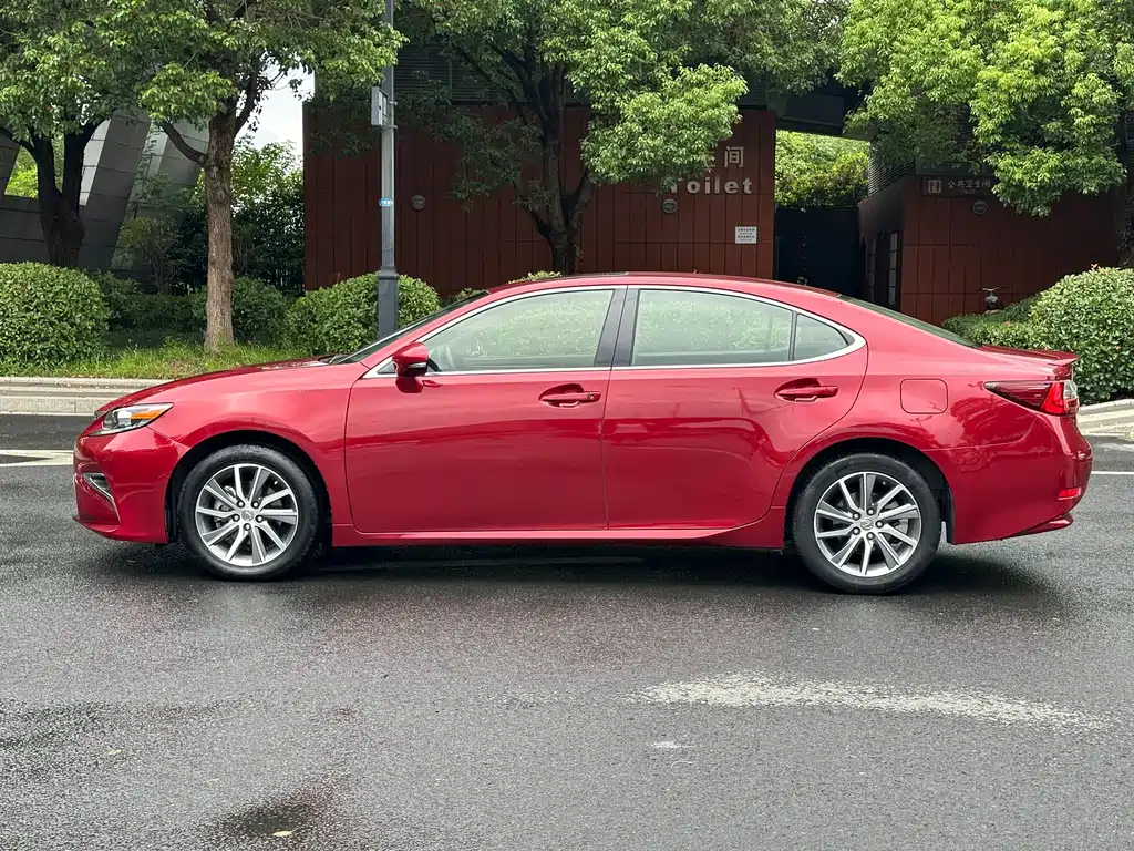Lexus ES — миниатюра 7