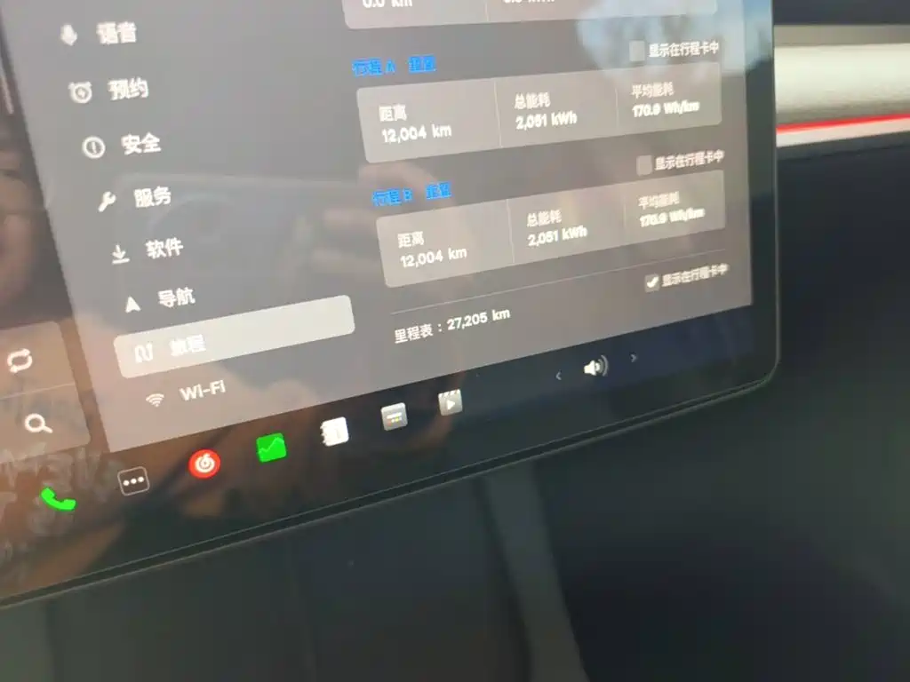 Tesla Model Y — миниатюра 12