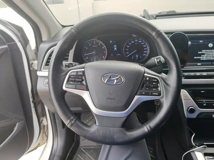 Hyundai Elantra — миниатюра 15