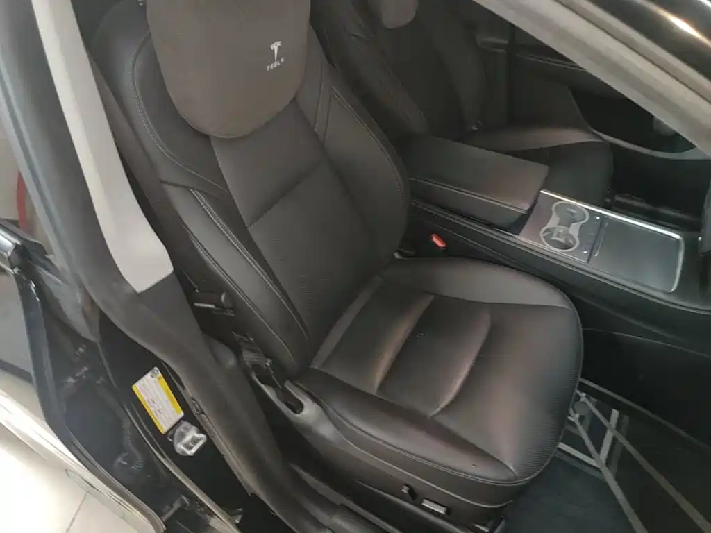 Tesla Model Y — миниатюра 25