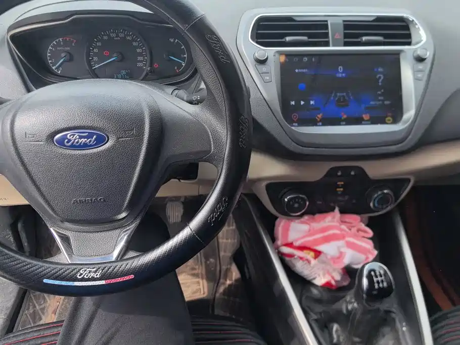Ford Escort — миниатюра 12