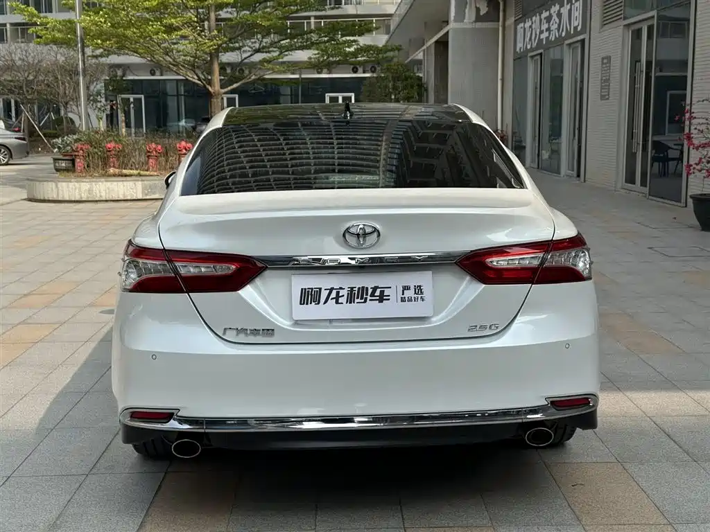 TOYOTA CAMRY