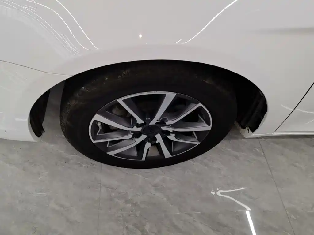 Geely Emgrand — миниатюра 23