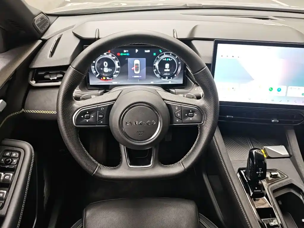 Lynk & Co 03 — миниатюра 11