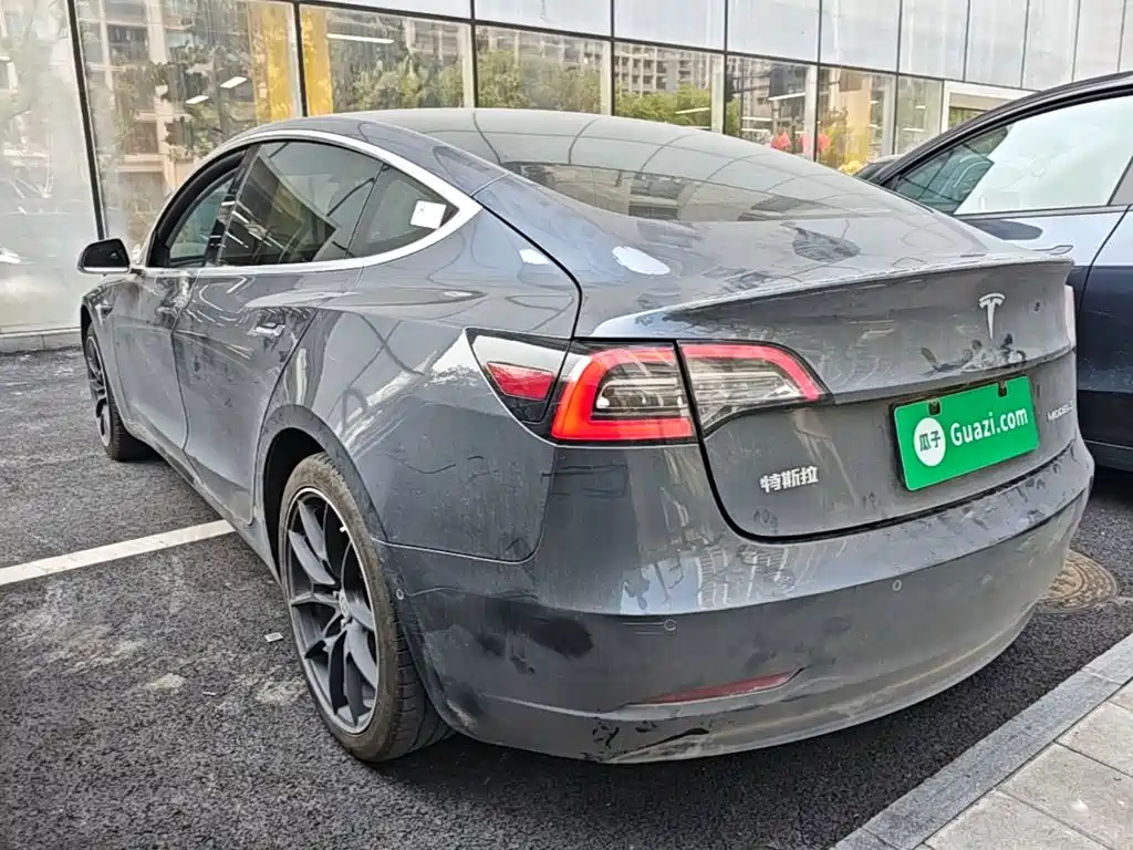 Tesla Model 3 — миниатюра 5