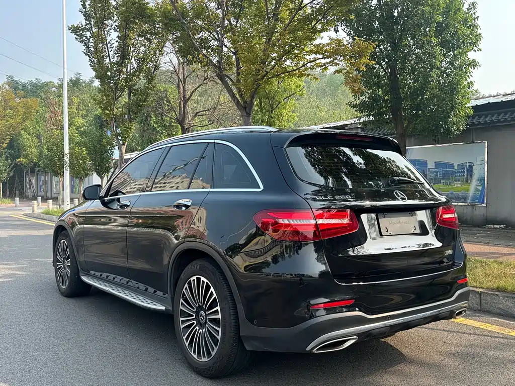 MERCEDES-BENZ GLC