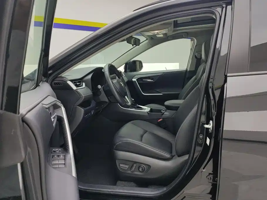 Toyota RAV4 — миниатюра 9