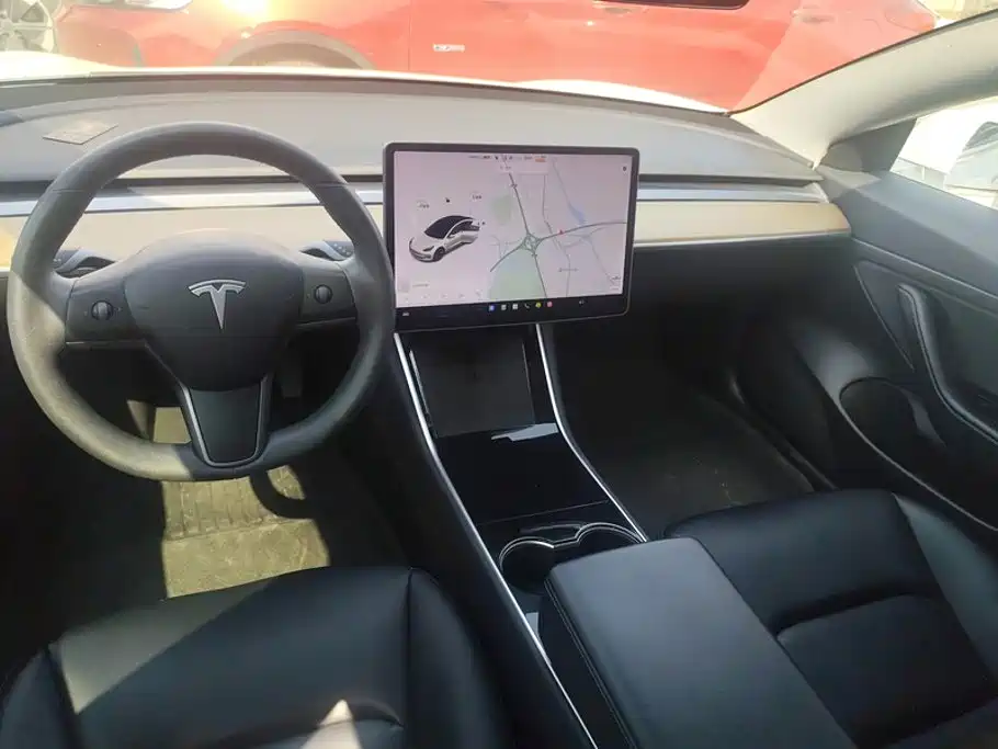 Tesla Model 3 — миниатюра 11