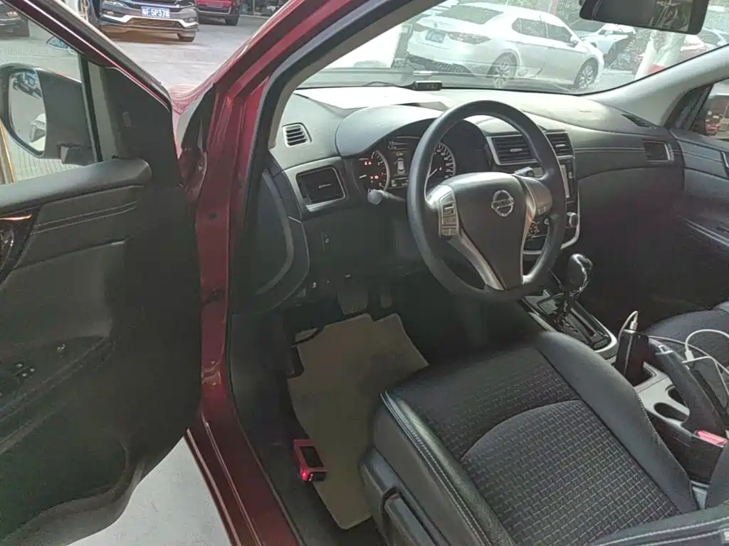 Nissan Tiida — миниатюра 16