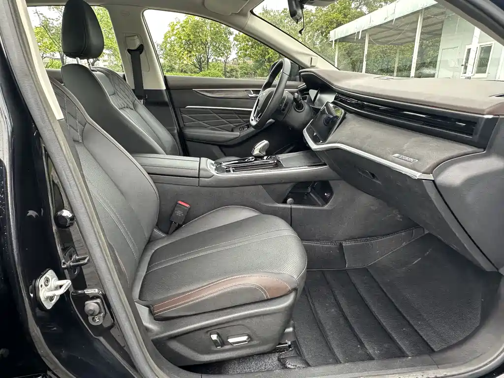 DONGFENG YI HYUN MAX