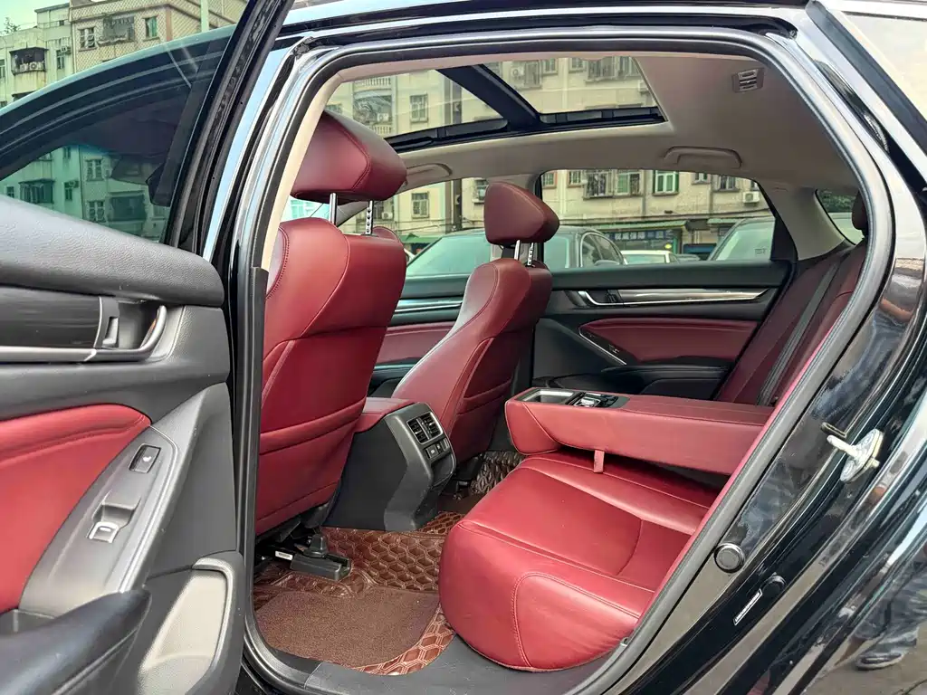 Honda Accord — миниатюра 8