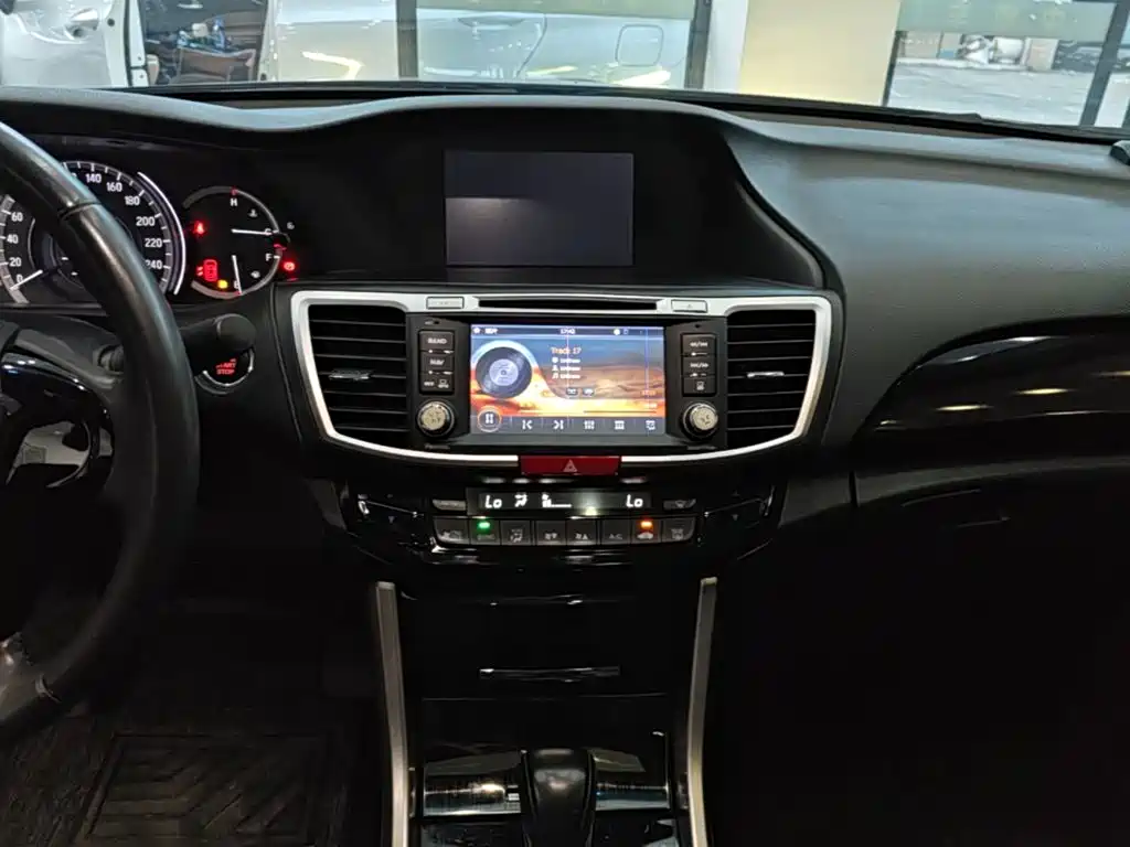 Honda Accord — миниатюра 13