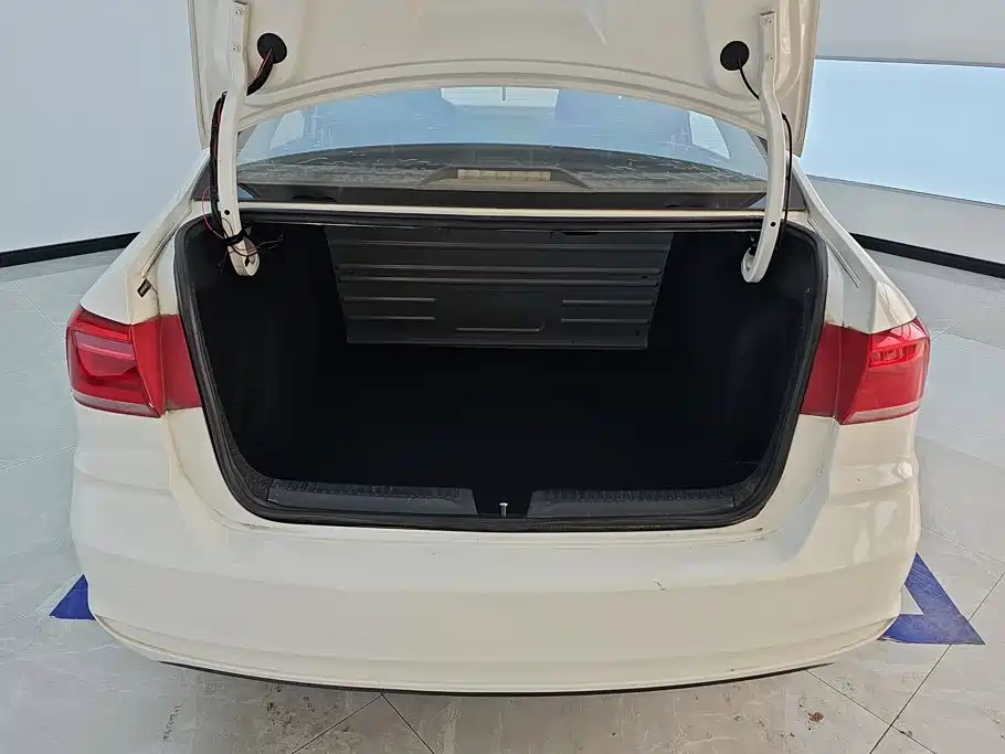 Volkswagen Santana — миниатюра 4
