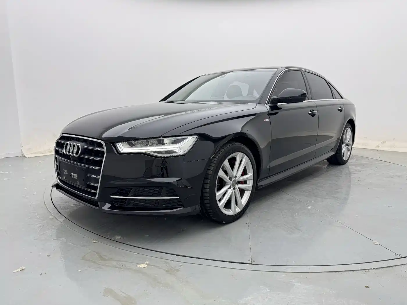 Audi A6L 2018 Черный из Китая
