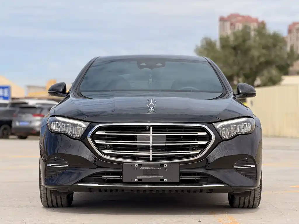 Mercedes-Benz E-Class — миниатюра 2