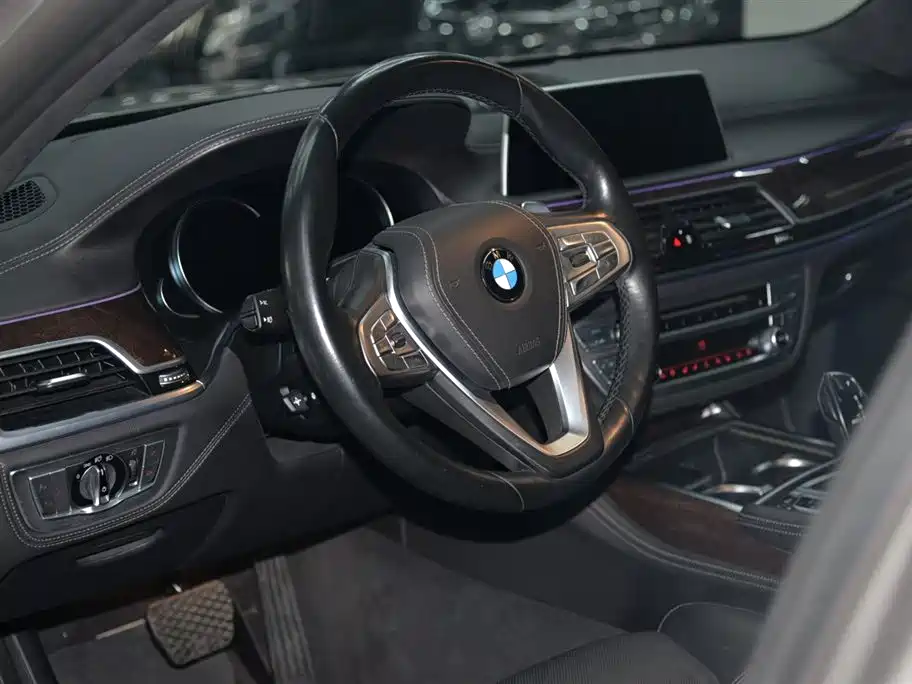 BMW 7 Series 7 2016 750Li xDrive мест