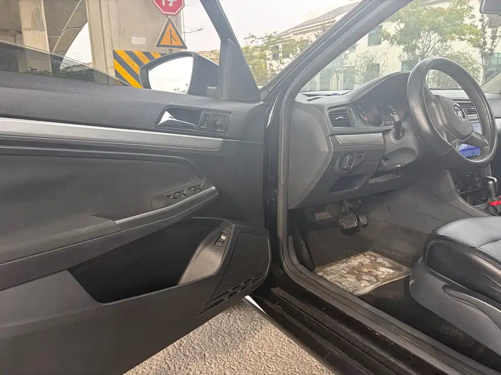 Volkswagen Lavida — миниатюра 4