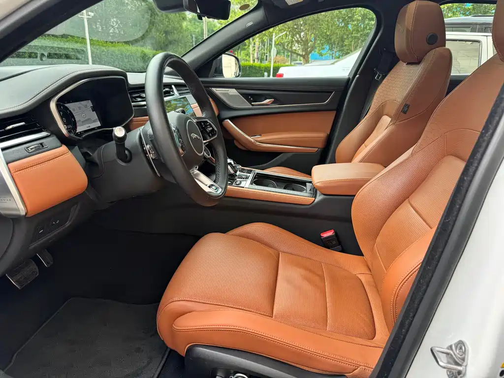 Jaguar XFL 2024 2.0T P300 Flagship Sport