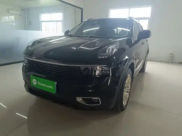 2019 Lynk & Co 01