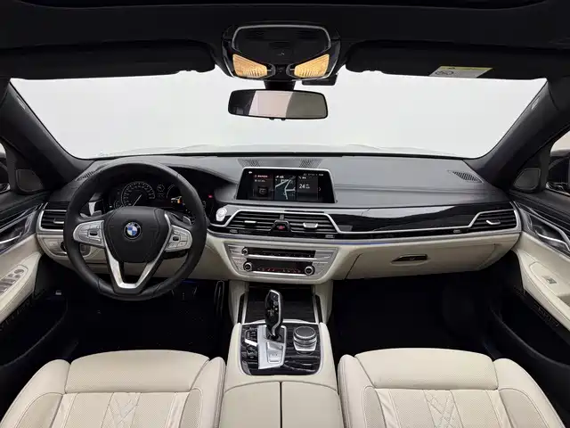 BMW 7 Series — миниатюра 12