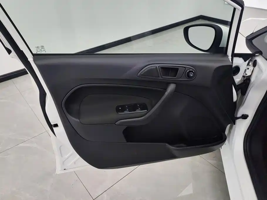 Ford Fiesta — миниатюра 7