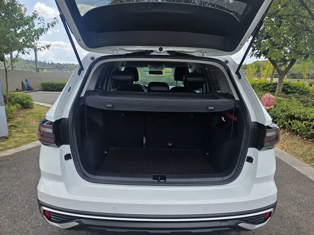 Volkswagen Tharu — миниатюра 4