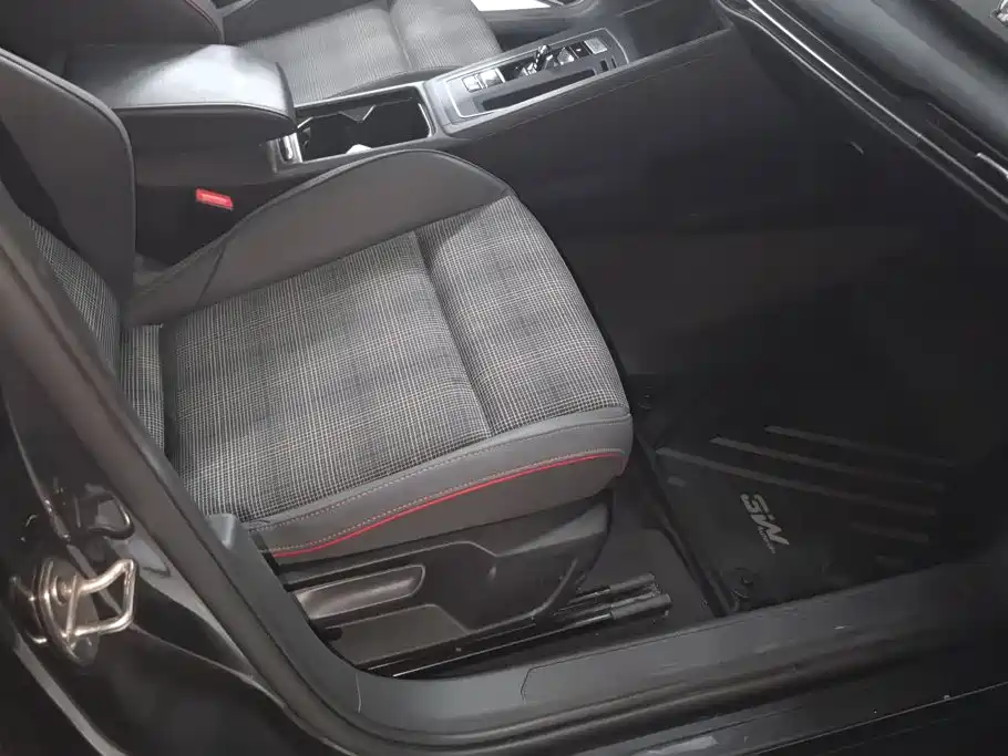 Volkswagen Golf GTI — миниатюра 8