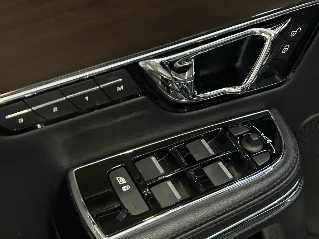 Jaguar XJ — миниатюра 16
