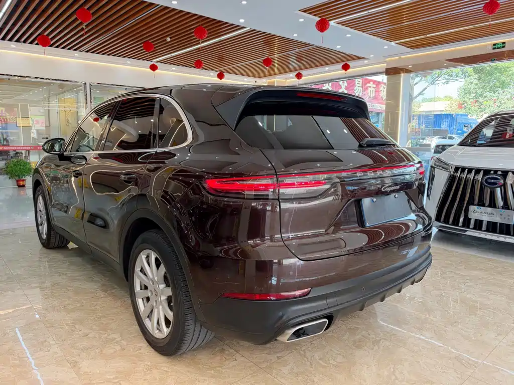 Porsche Cayenne — миниатюра 6