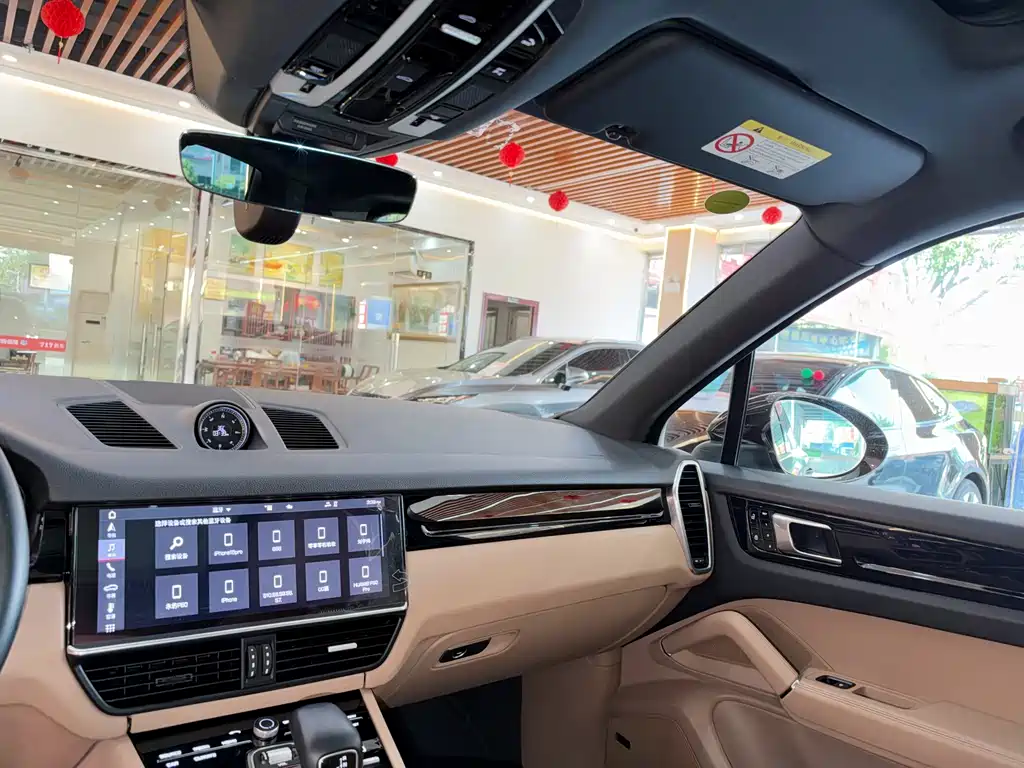 Porsche Cayenne — миниатюра 10