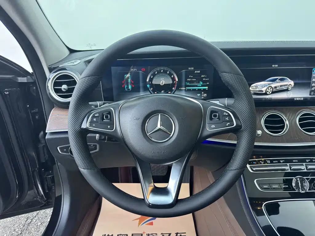 Mercedes-Benz E-Class — миниатюра 12