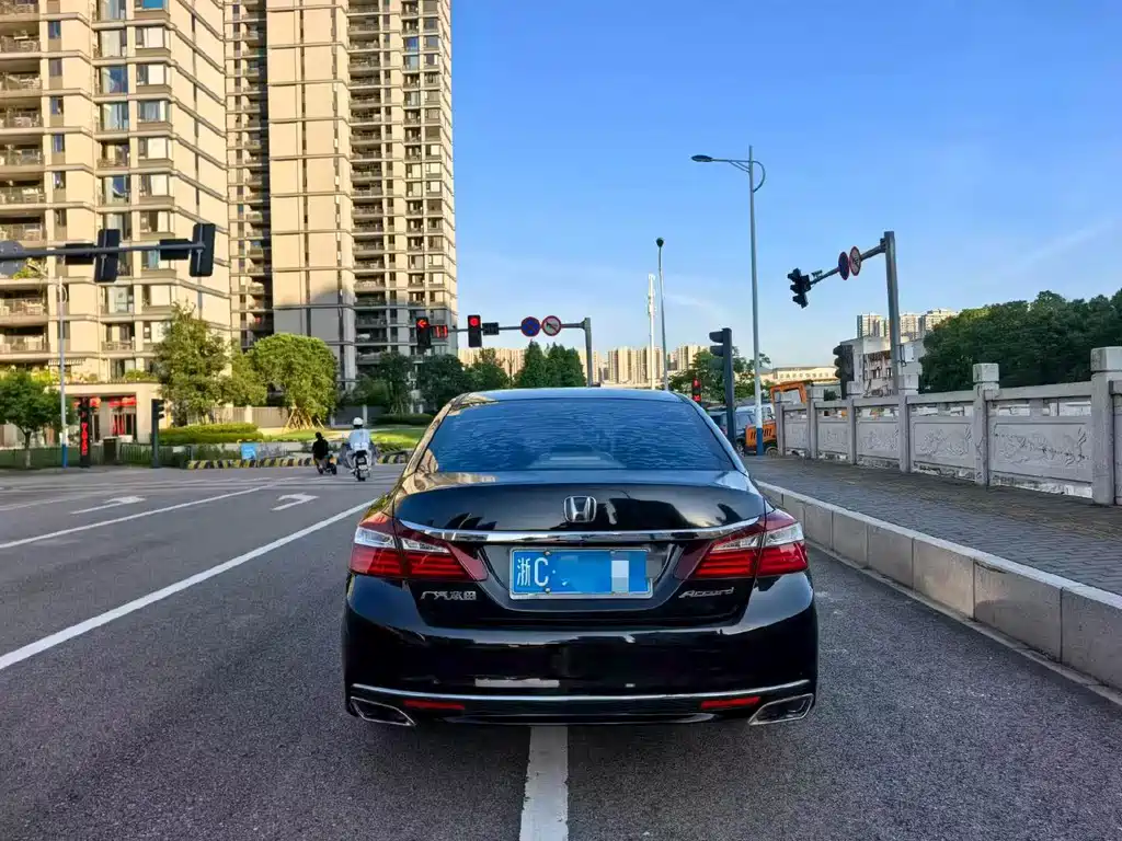 Honda Accord — миниатюра 9