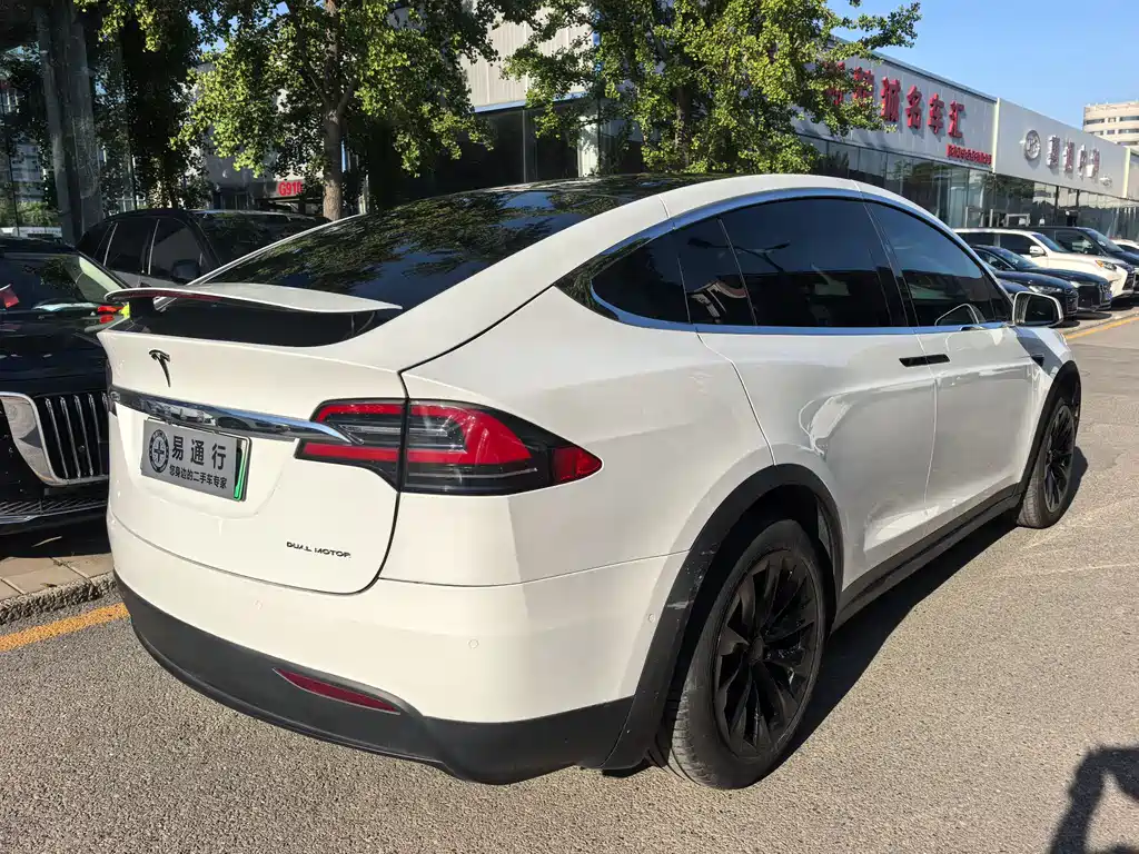 TESLA MODEL X