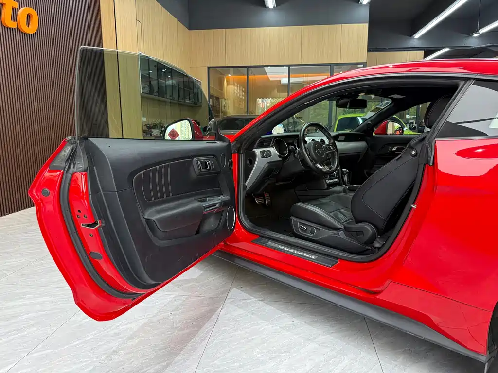 Ford Mustang — миниатюра 4