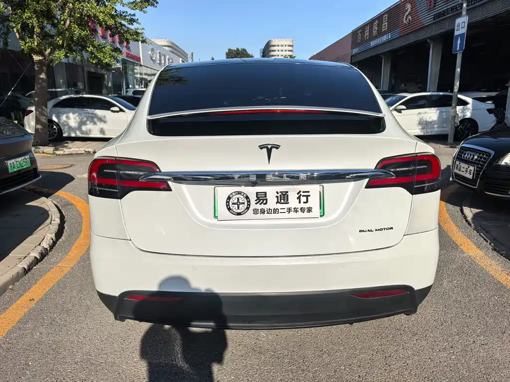 TESLA MODEL X