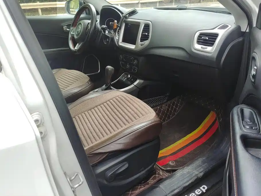 Jeep Compass — миниатюра 8