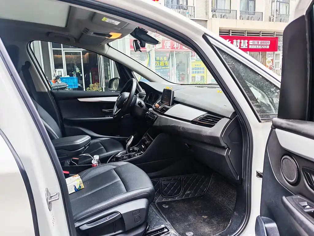 BMW 2 SERIES MULTIFUNCTIONAL STATION WAGON