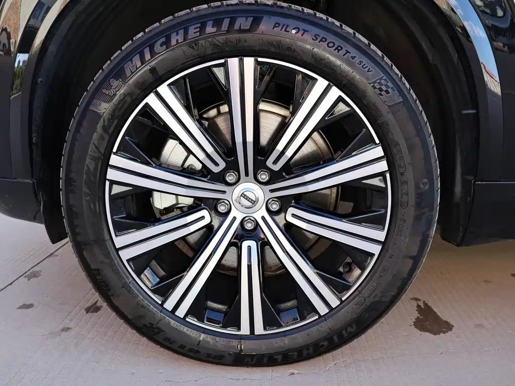 Volvo XC90 2025 B6 Luxury 7 мест