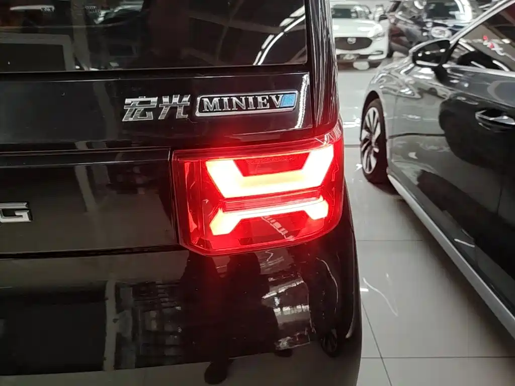 Wuling MINIEV — миниатюра 8