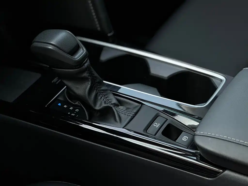 Toyota Camry — миниатюра 12