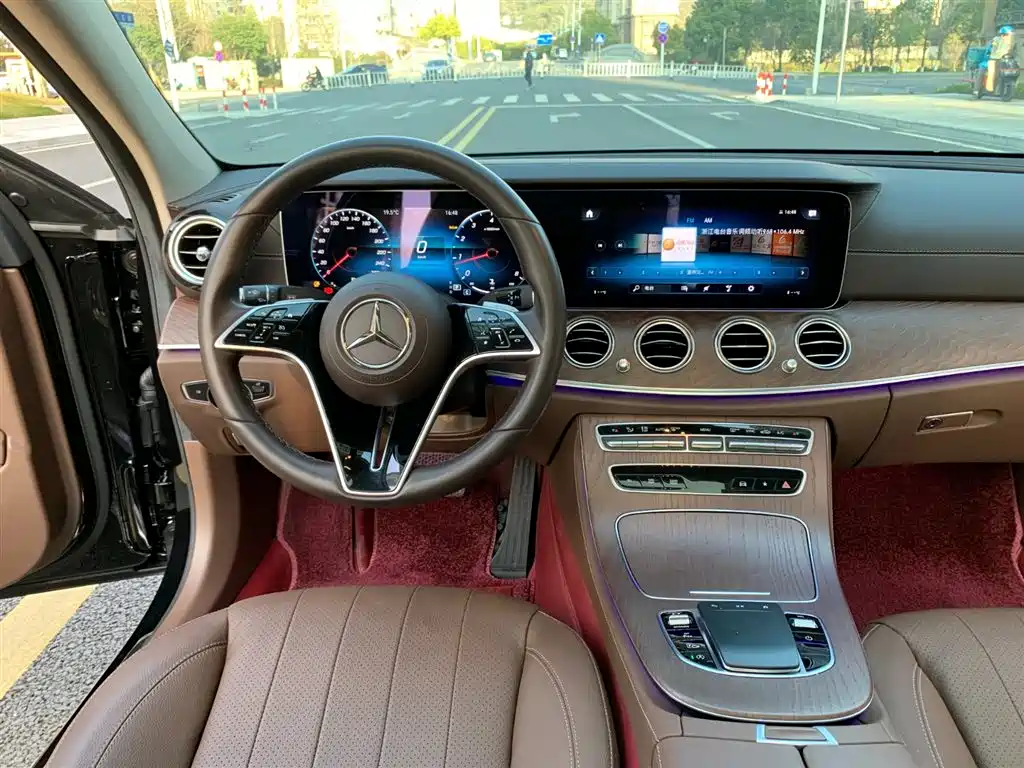 MERCEDES-BENZ E CLASS