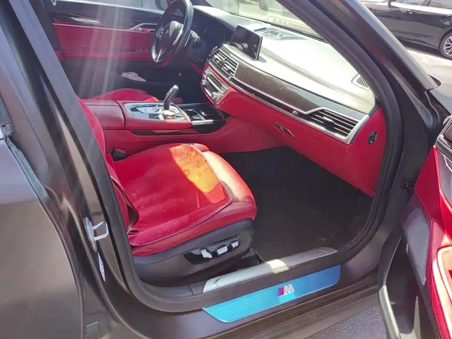 BMW 7 Series — миниатюра 8