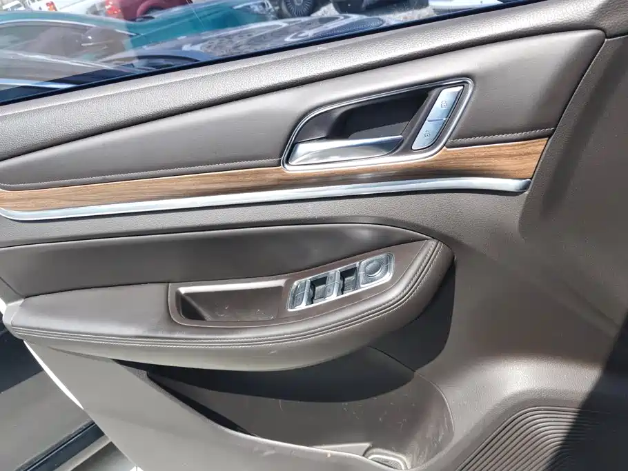 Roewe RX8 — миниатюра 7