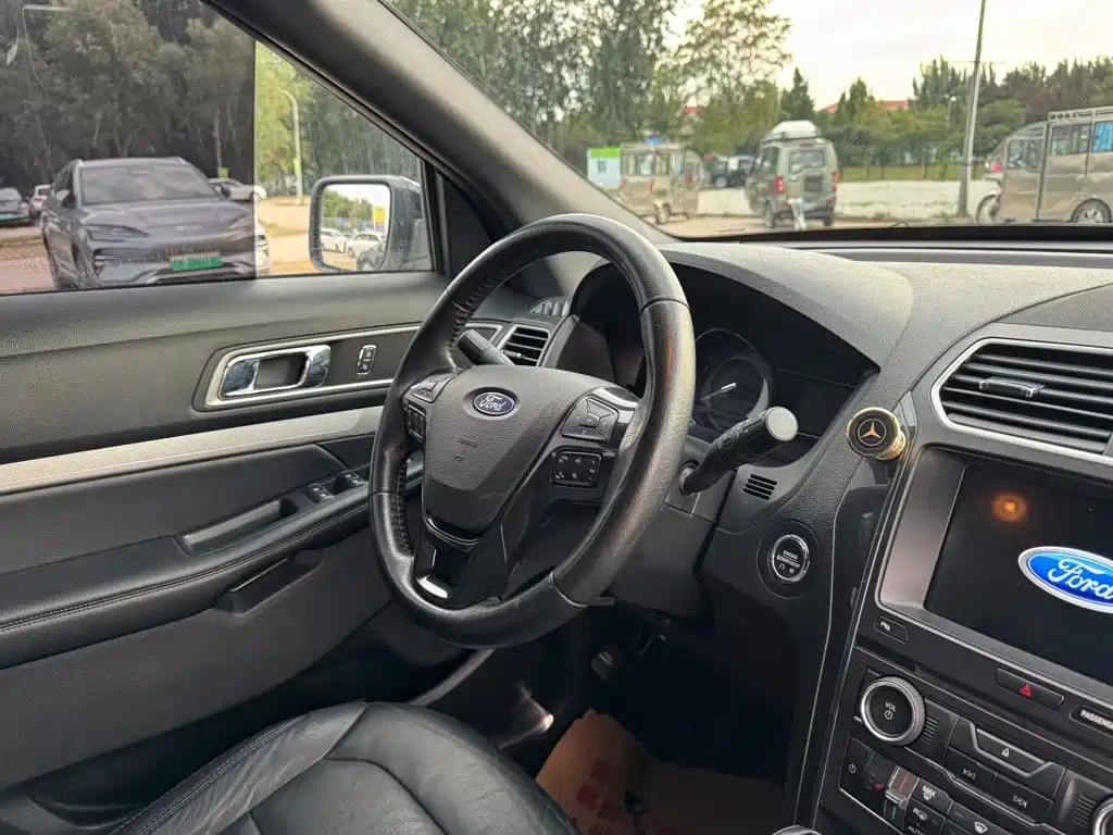 Ford Explorer (Import) — миниатюра 19