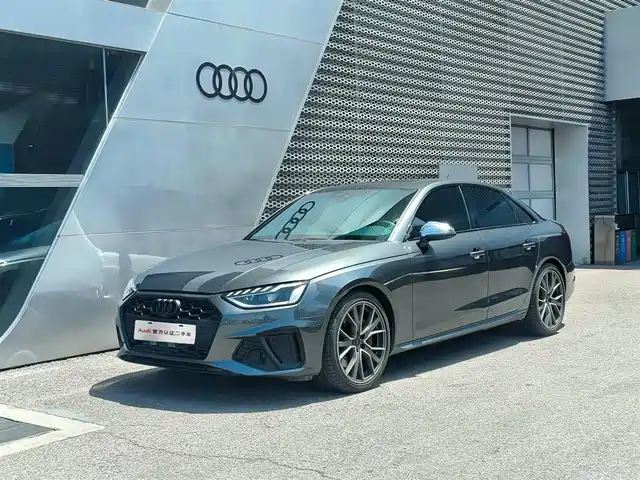 AUDI S4 2024