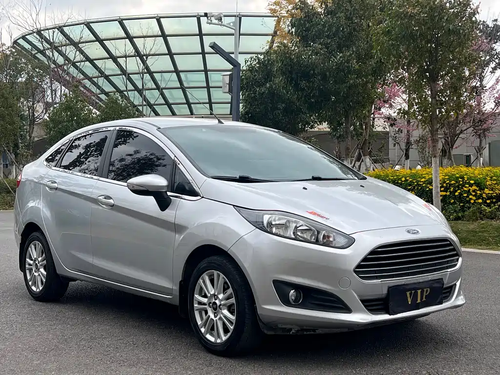 Ford Fiesta 2013 1.5L MT Fashion