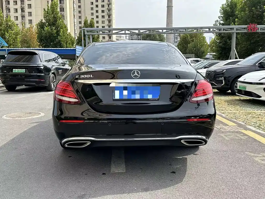 Mercedes-Benz E-Class — миниатюра 5