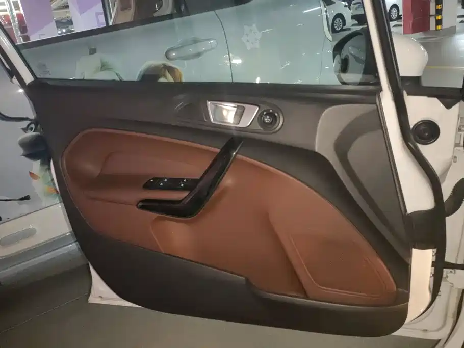 Ford Fiesta — миниатюра 7