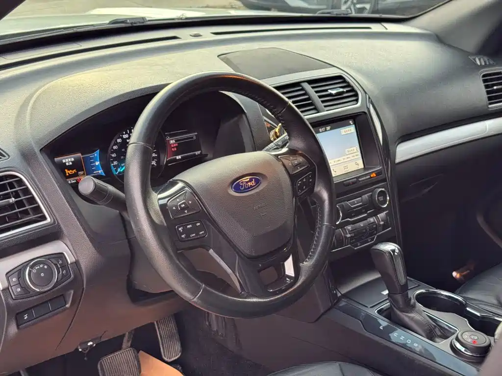 Ford Explorer (Import) — миниатюра 25